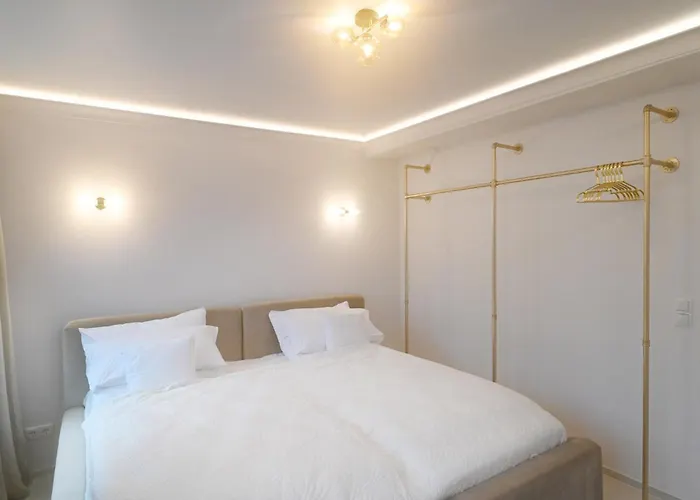 Sams Living Athen - *