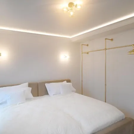 Sams Living Athen - *